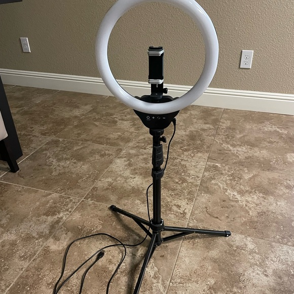 New in box 12” Ring light set with 62” tripod stand - Picture 3 of 13